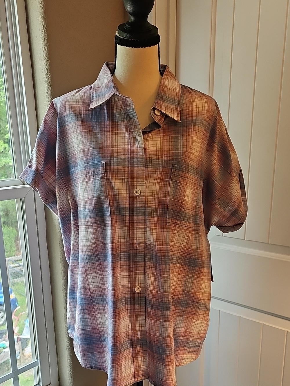 Relaxed Short-Sleeve Button-Down Shirt in Pink and Blue Plaid